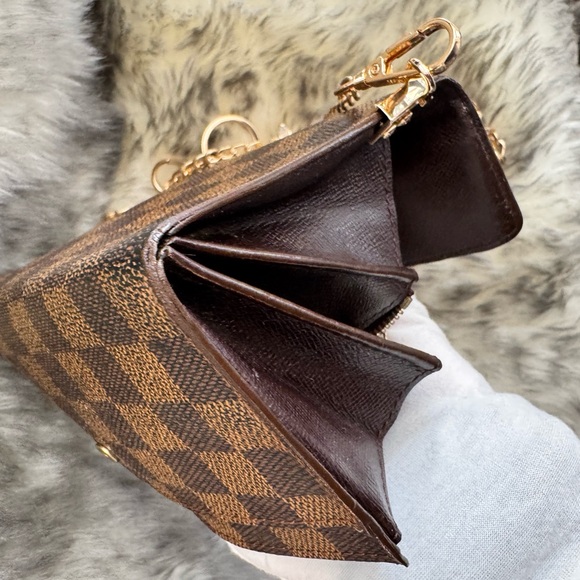 Louis Vuitton damier 
Vintage Sarah Wallet converted Crossbody - Picture 8 of 15